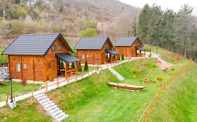 Forest&Lake Cottages